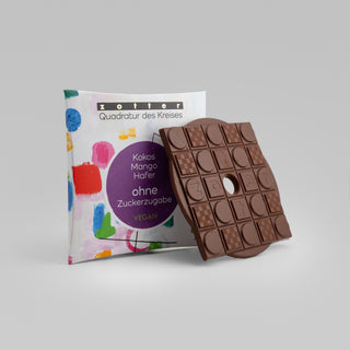 QDK Schokolade Kokos Mango Hafer ohne Zuckerzugabe – Detail mit ausgepackter Schokoladentafel